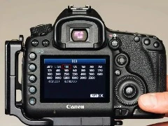 提高相机 ISO 反而可以减少照片的噪点